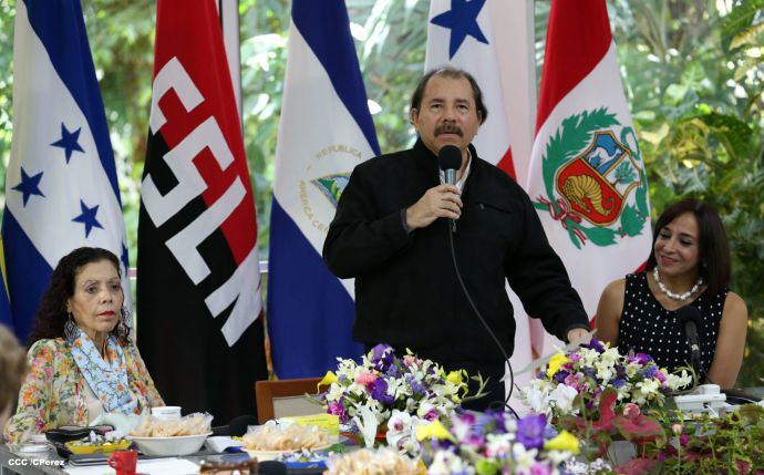 Daniel y Rosario recibe cartas credenciales de embajadores de Ecuador, Panamás, Honduras y Perú