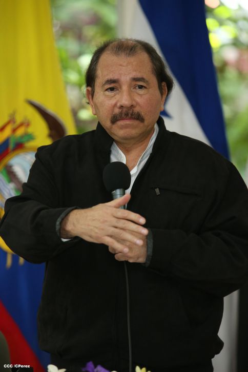 Daniel y Rosario recibe cartas credenciales de embajadores de Ecuador, Panamás, Honduras y Perú