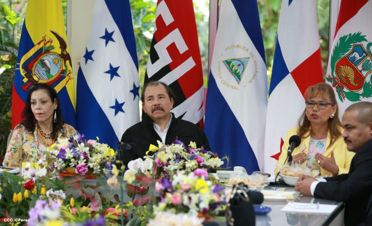 Daniel y Rosario recibe cartas credenciales de embajadores de Ecuador, Panamás, Honduras y Perú