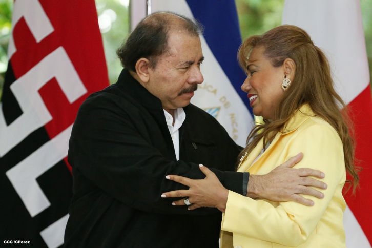 Daniel y Rosario recibe cartas credenciales de embajadores de Ecuador, Panamás, Honduras y Perú