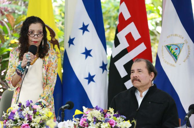 Daniel y Rosario recibe cartas credenciales de embajadores de Ecuador, Panamás, Honduras y Perú