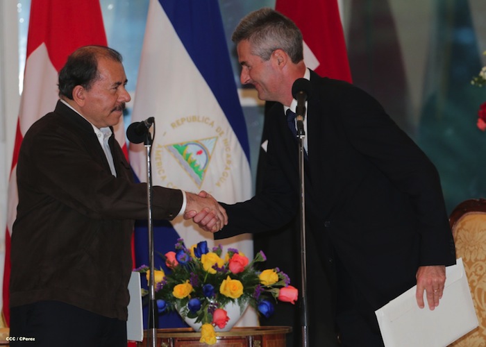 Presidente Daniel recibe cartas credenciales