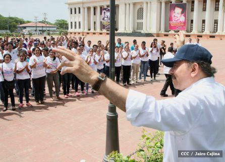 Daniel y Rosario conmemoran 79 aniversario del natalicio del Comandante Carlos Fonseca