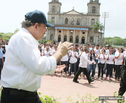 Daniel y Rosario conmemoran 79 aniversario del natalicio del Comandante Carlos Fonseca