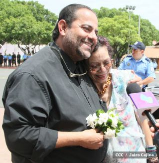 Daniel y Rosario conmemoran 79 aniversario del natalicio del Comandante Carlos Fonseca