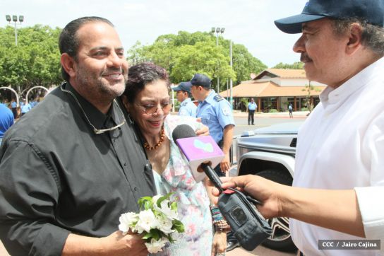 Daniel y Rosario conmemoran 79 aniversario del natalicio del Comandante Carlos Fonseca