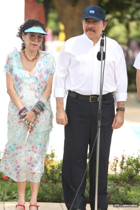 Daniel y Rosario conmemoran 79 aniversario del natalicio del Comandante Carlos Fonseca