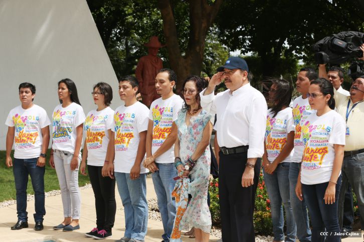 Daniel y Rosario conmemoran 79 aniversario del natalicio del Comandante Carlos Fonseca