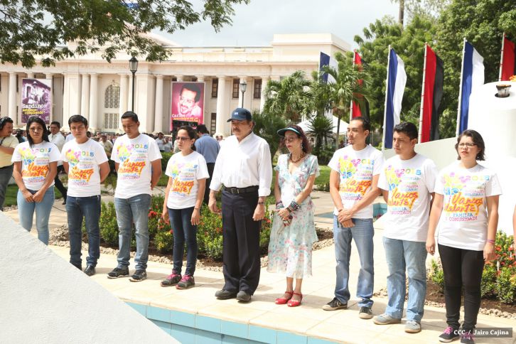 Daniel y Rosario conmemoran 79 aniversario del natalicio del Comandante Carlos Fonseca