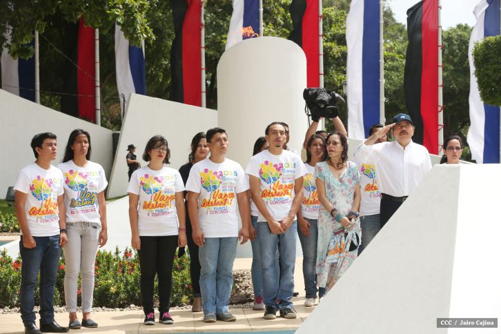 Daniel y Rosario conmemoran 79 aniversario del natalicio del Comandante Carlos Fonseca
