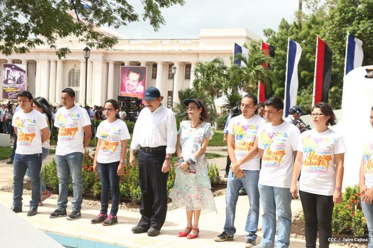 Daniel y Rosario conmemoran 79 aniversario del natalicio del Comandante Carlos Fonseca