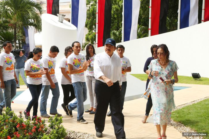 Daniel y Rosario conmemoran 79 aniversario del natalicio del Comandante Carlos Fonseca