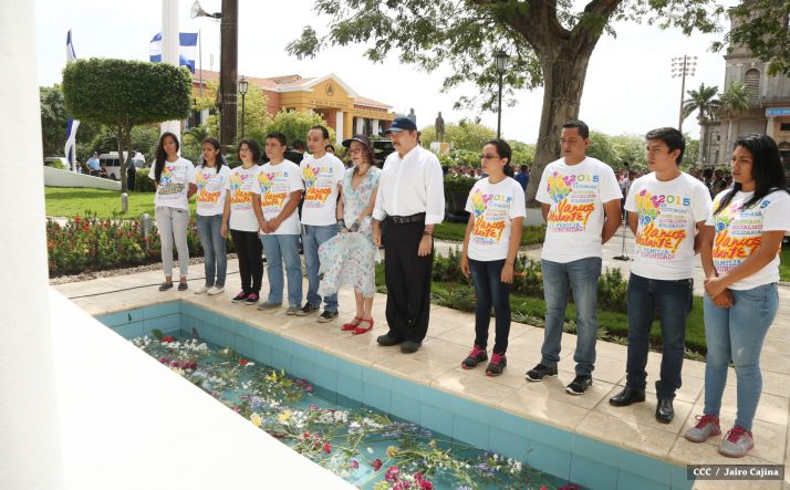 Daniel y Rosario conmemoran 79 aniversario del natalicio del Comandante Carlos Fonseca