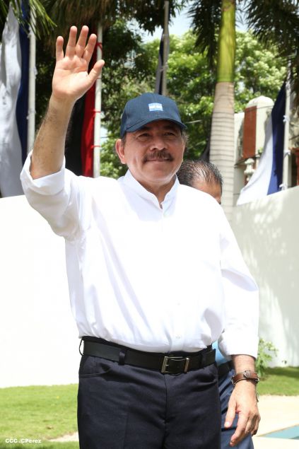 Daniel y Rosario conmemoran 79 aniversario del natalicio del Comandante Carlos Fonseca