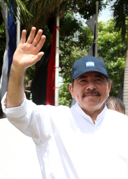 Daniel y Rosario conmemoran 79 aniversario del natalicio del Comandante Carlos Fonseca