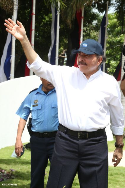 Daniel y Rosario conmemoran 79 aniversario del natalicio del Comandante Carlos Fonseca