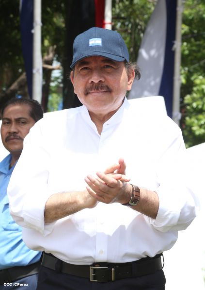 Daniel y Rosario conmemoran 79 aniversario del natalicio del Comandante Carlos Fonseca