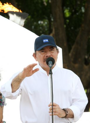 Daniel y Rosario conmemoran 79 aniversario del natalicio del Comandante Carlos Fonseca