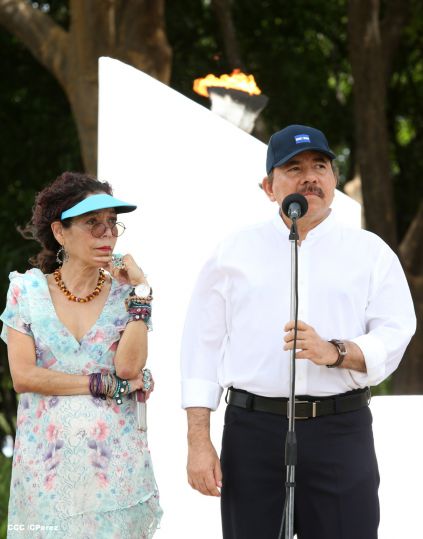 Daniel y Rosario conmemoran 79 aniversario del natalicio del Comandante Carlos Fonseca