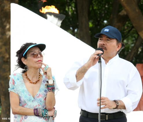 Daniel y Rosario conmemoran 79 aniversario del natalicio del Comandante Carlos Fonseca