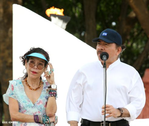 Daniel y Rosario conmemoran 79 aniversario del natalicio del Comandante Carlos Fonseca