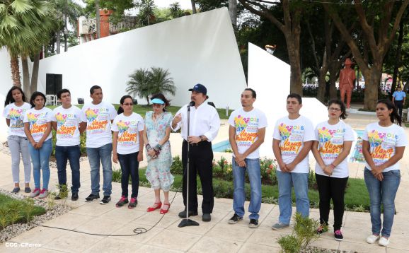 Daniel y Rosario conmemoran 79 aniversario del natalicio del Comandante Carlos Fonseca