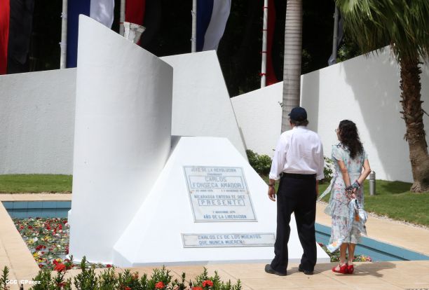 Daniel y Rosario conmemoran 79 aniversario del natalicio del Comandante Carlos Fonseca