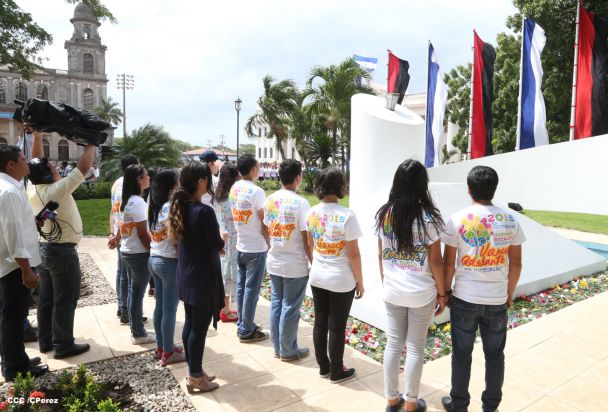 Daniel y Rosario conmemoran 79 aniversario del natalicio del Comandante Carlos Fonseca