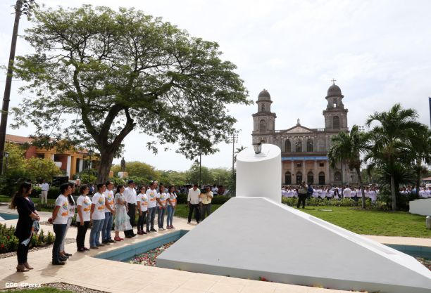 Daniel y Rosario conmemoran 79 aniversario del natalicio del Comandante Carlos Fonseca