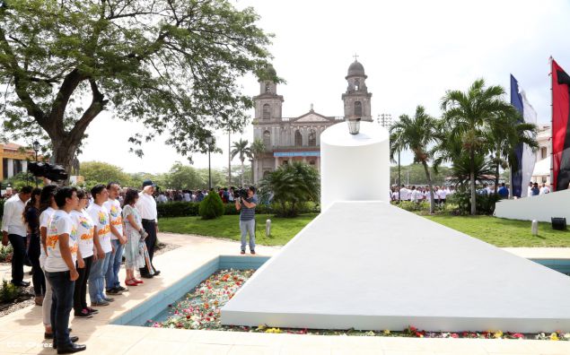 Daniel y Rosario conmemoran 79 aniversario del natalicio del Comandante Carlos Fonseca