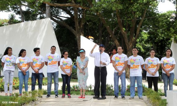 Daniel y Rosario conmemoran 79 aniversario del natalicio del Comandante Carlos Fonseca