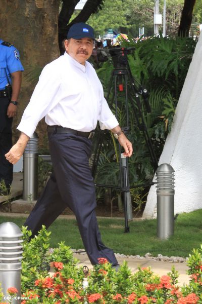 Daniel y Rosario conmemoran 79 aniversario del natalicio del Comandante Carlos Fonseca