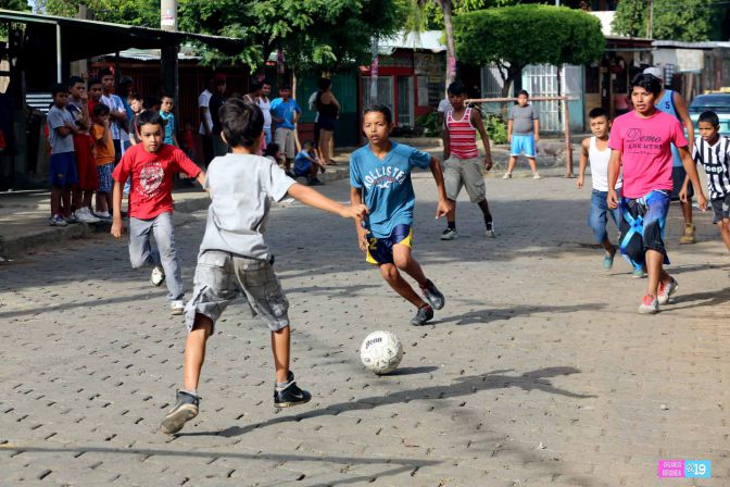 Capitalinos honran a sus héroes con algarabía y espíritu de compromiso