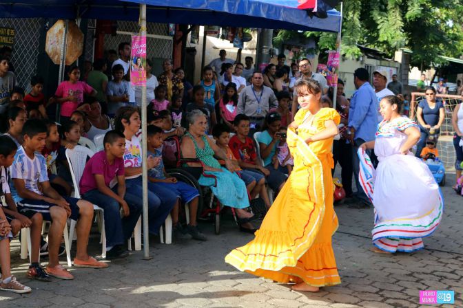 Capitalinos honran a sus héroes con algarabía y espíritu de compromiso