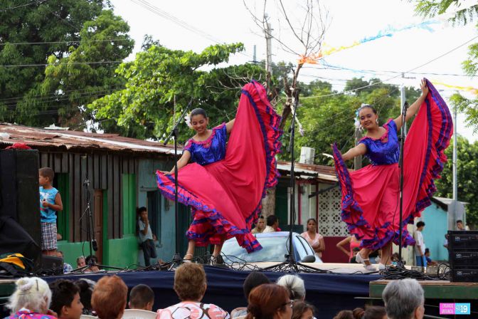 Capitalinos honran a sus héroes con algarabía y espíritu de compromiso