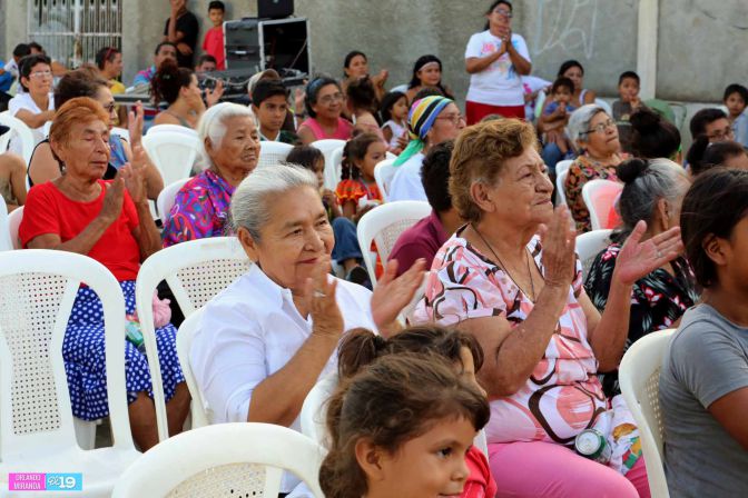 Capitalinos honran a sus héroes con algarabía y espíritu de compromiso