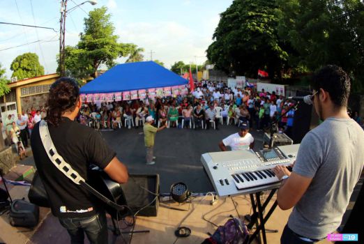 Capitalinos honran a sus héroes con algarabía y espíritu de compromiso