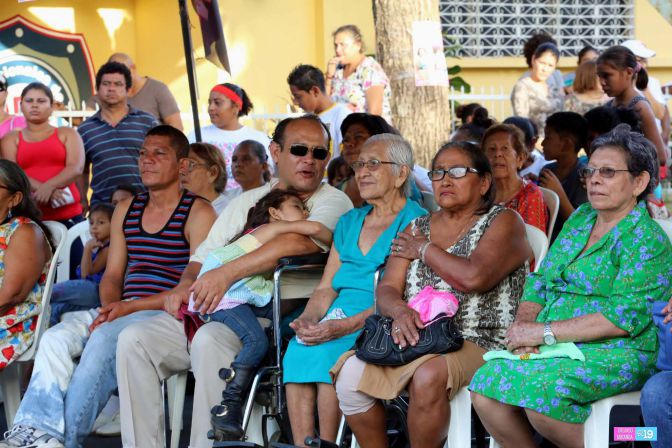 Capitalinos honran a sus héroes con algarabía y espíritu de compromiso