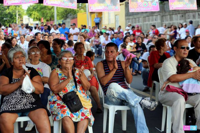 Capitalinos honran a sus héroes con algarabía y espíritu de compromiso