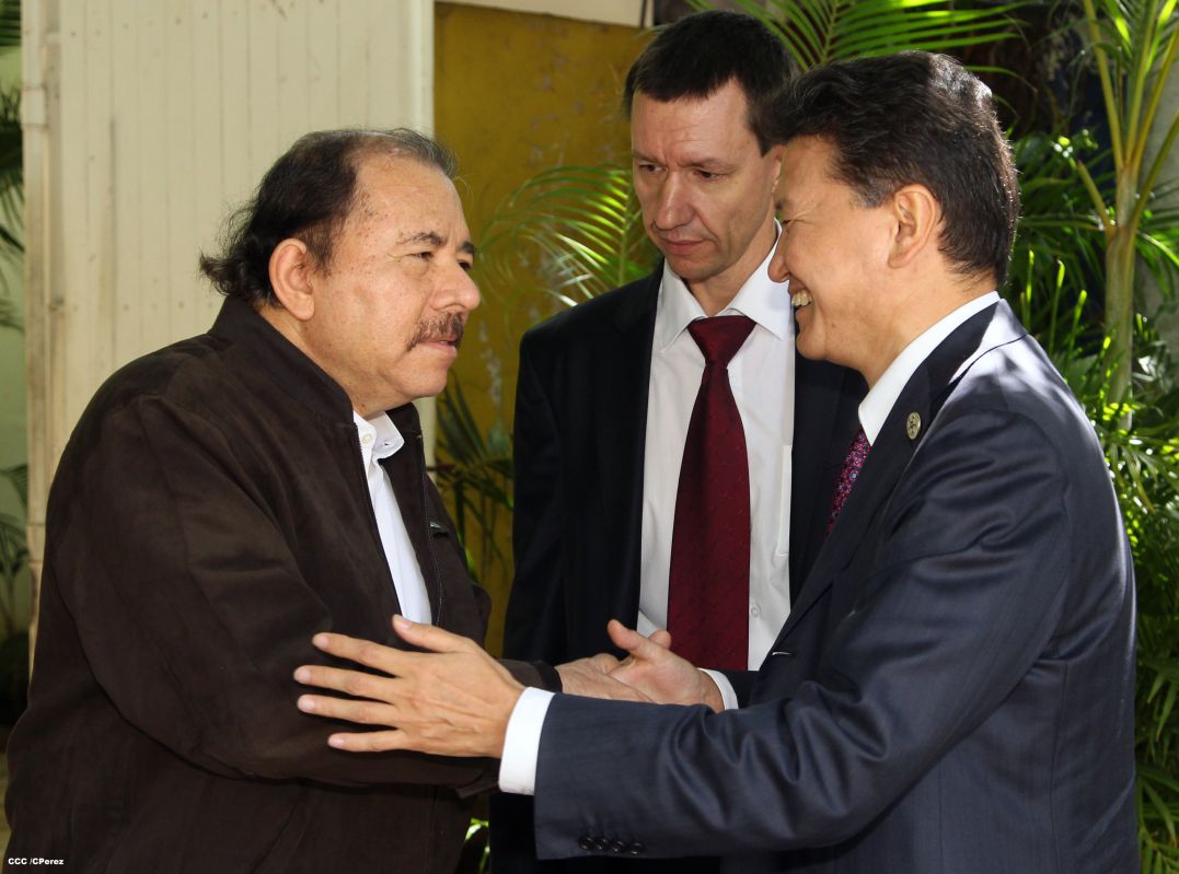 Daniel se reúne con Presidente del FIDE