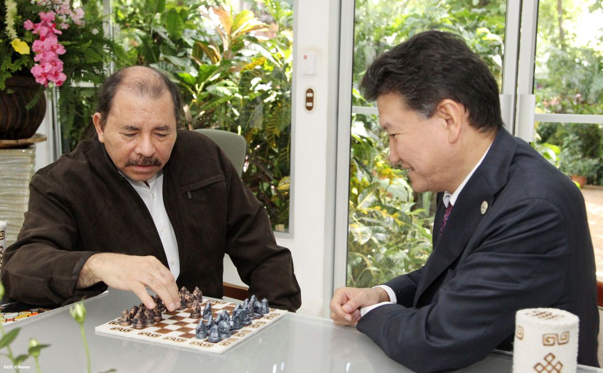 Daniel se reúne con Presidente del FIDE