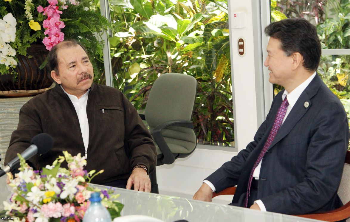 Daniel se reúne con Presidente del FIDE