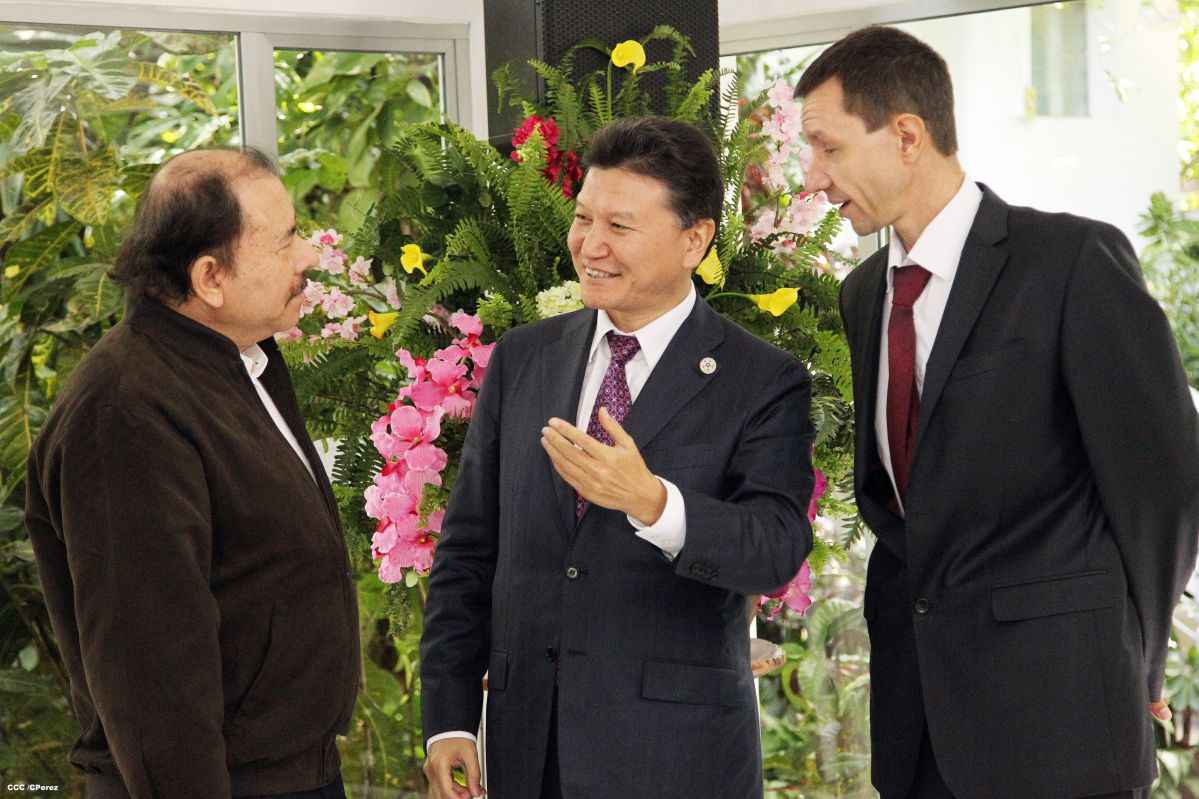 Daniel se reúne con Presidente del FIDE