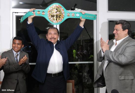 Presidente Daniel se reúne con presidente del CMB, Mauricio Sulaimán