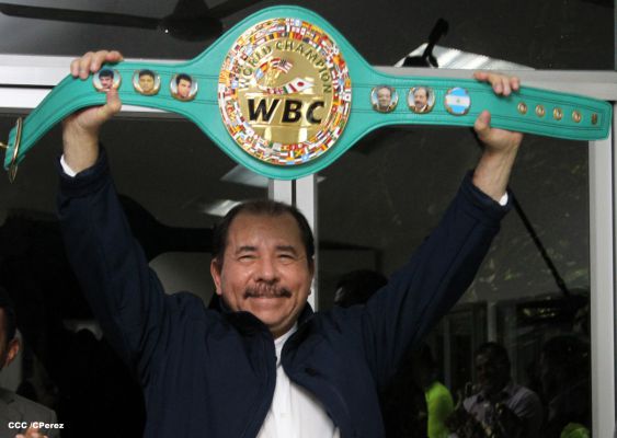 Presidente Daniel se reúne con presidente del CMB, Mauricio Sulaimán