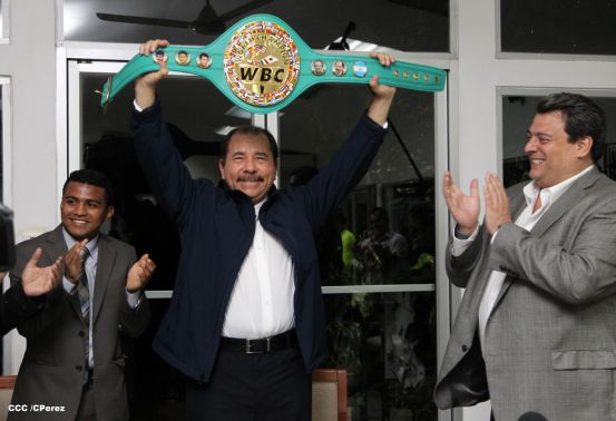 Presidente Daniel se reúne con presidente del CMB, Mauricio Sulaimán