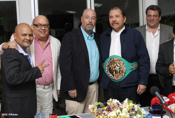 Presidente Daniel se reúne con presidente del CMB, Mauricio Sulaimán