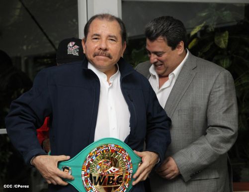 Presidente Daniel se reúne con presidente del CMB, Mauricio Sulaimán