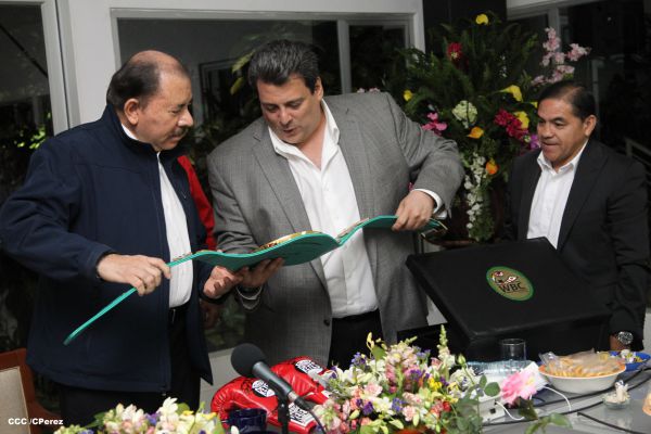 Presidente Daniel se reúne con presidente del CMB, Mauricio Sulaimán