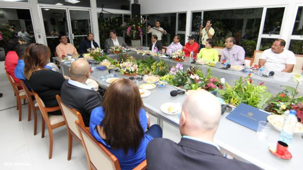 Presidente Daniel se reúne con presidente del CMB, Mauricio Sulaimán